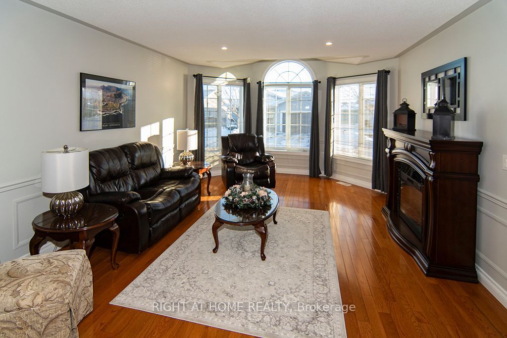 Photo of 156 Gracehill Crescent, Hamilton, ON L8B 1A5 (MLS # X12750926)