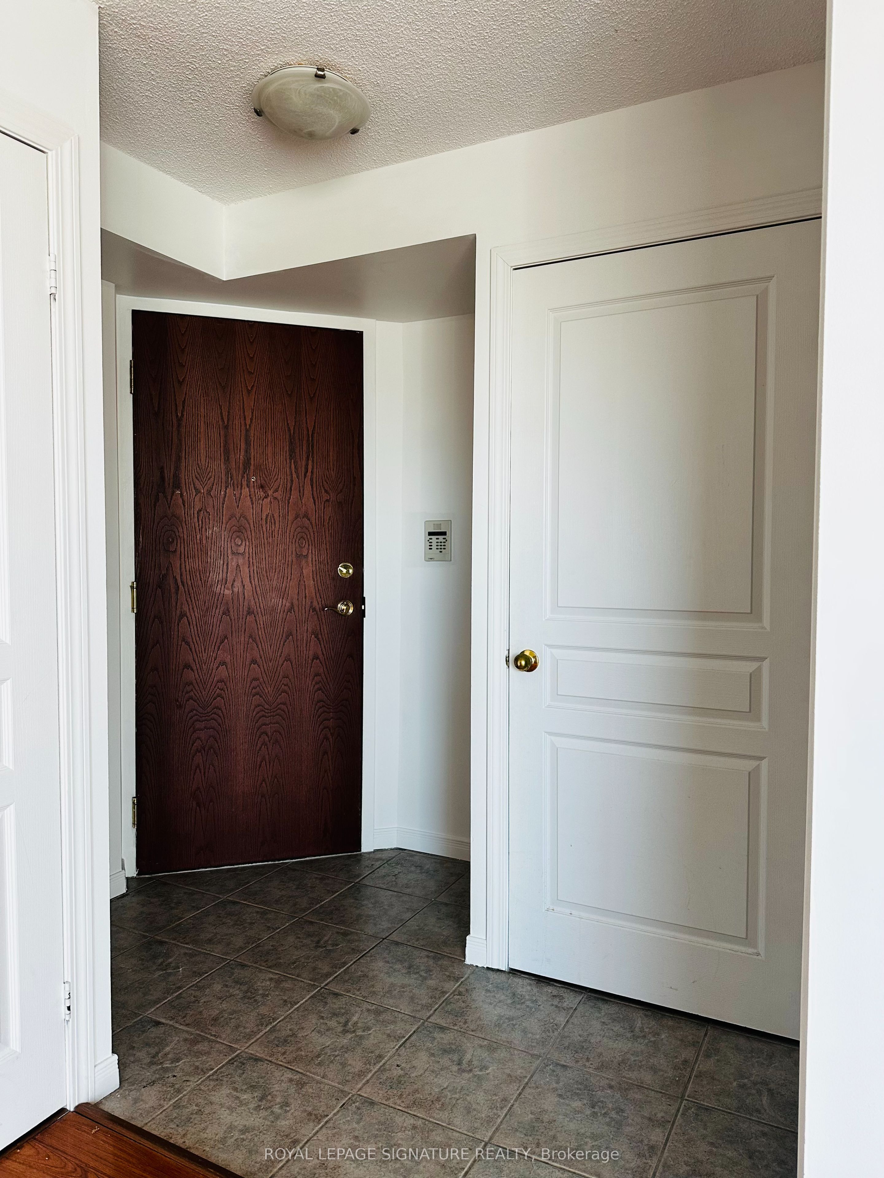 2545 Erin Centre Boulevard 404