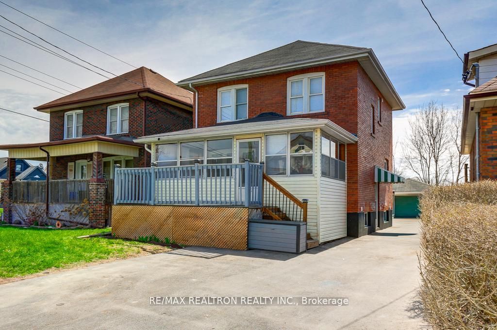 Photo of 317 Gliddon Avenue, Oshawa, ON L2H 1Z2 (MLS # E13111166)