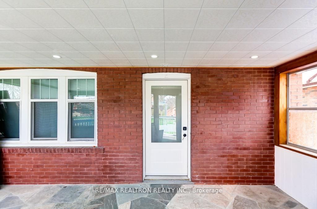 Photo of 317 Gliddon Avenue, Oshawa, ON L2H 1Z2 (MLS # E13111166)