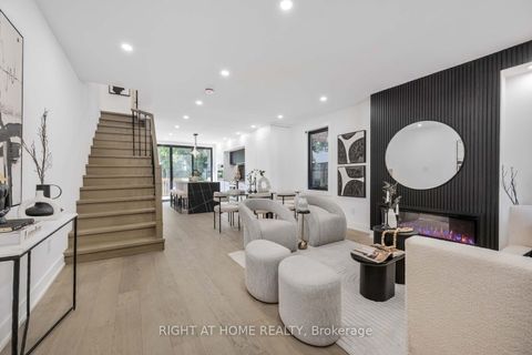 324 Lee Avenue Toronto ON M4E 2P8
