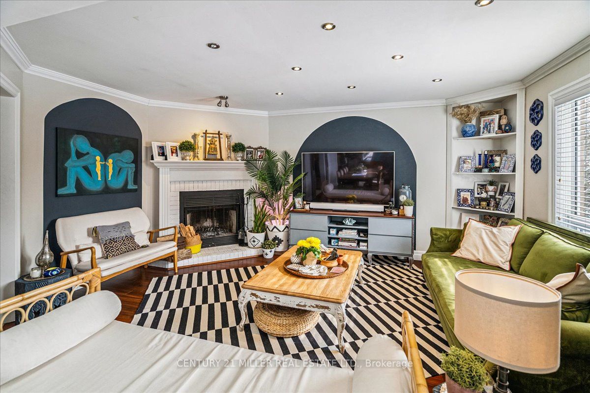 2382 Towne Boulevard