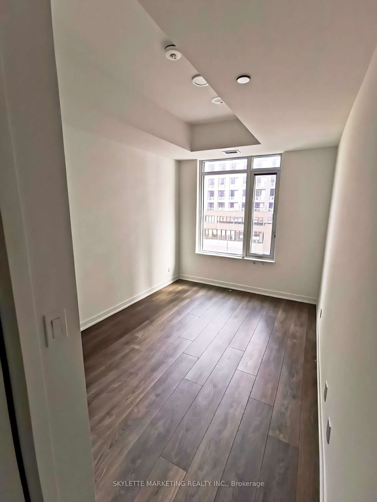 8 Beverley Glen Boulevard D-321