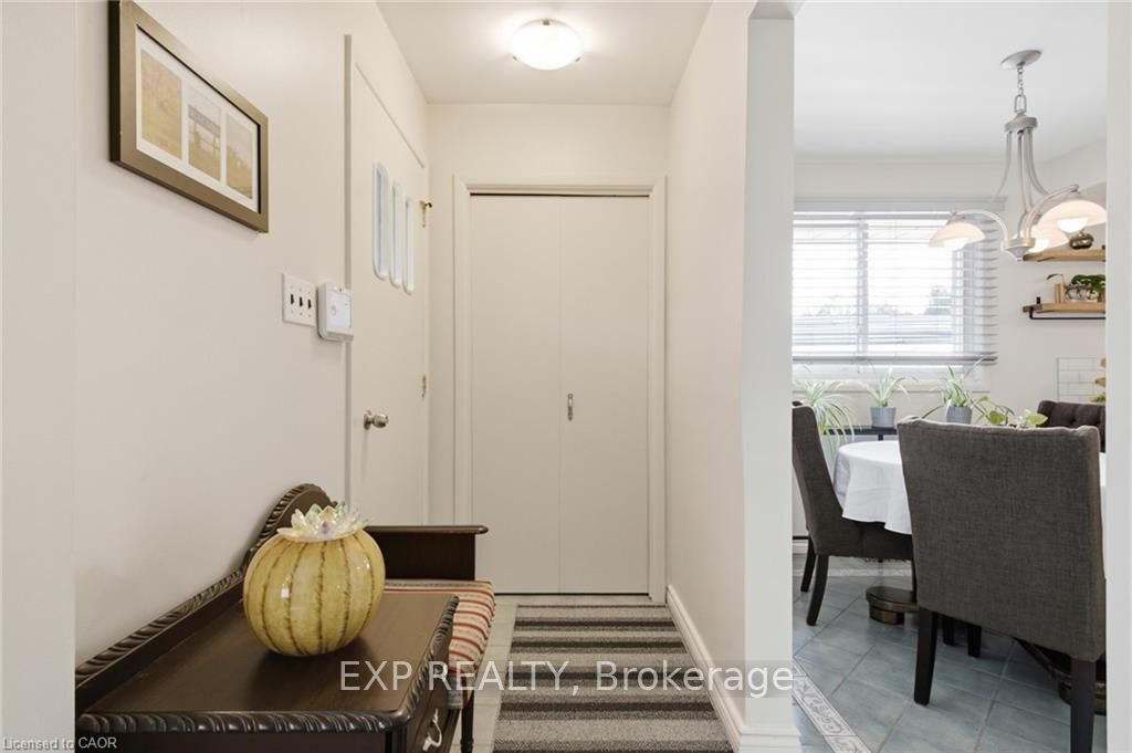 11 Summit Crescent