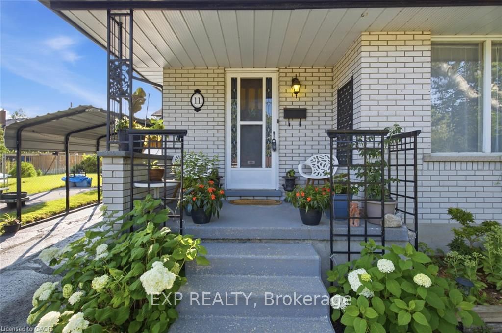 11 Summit Crescent