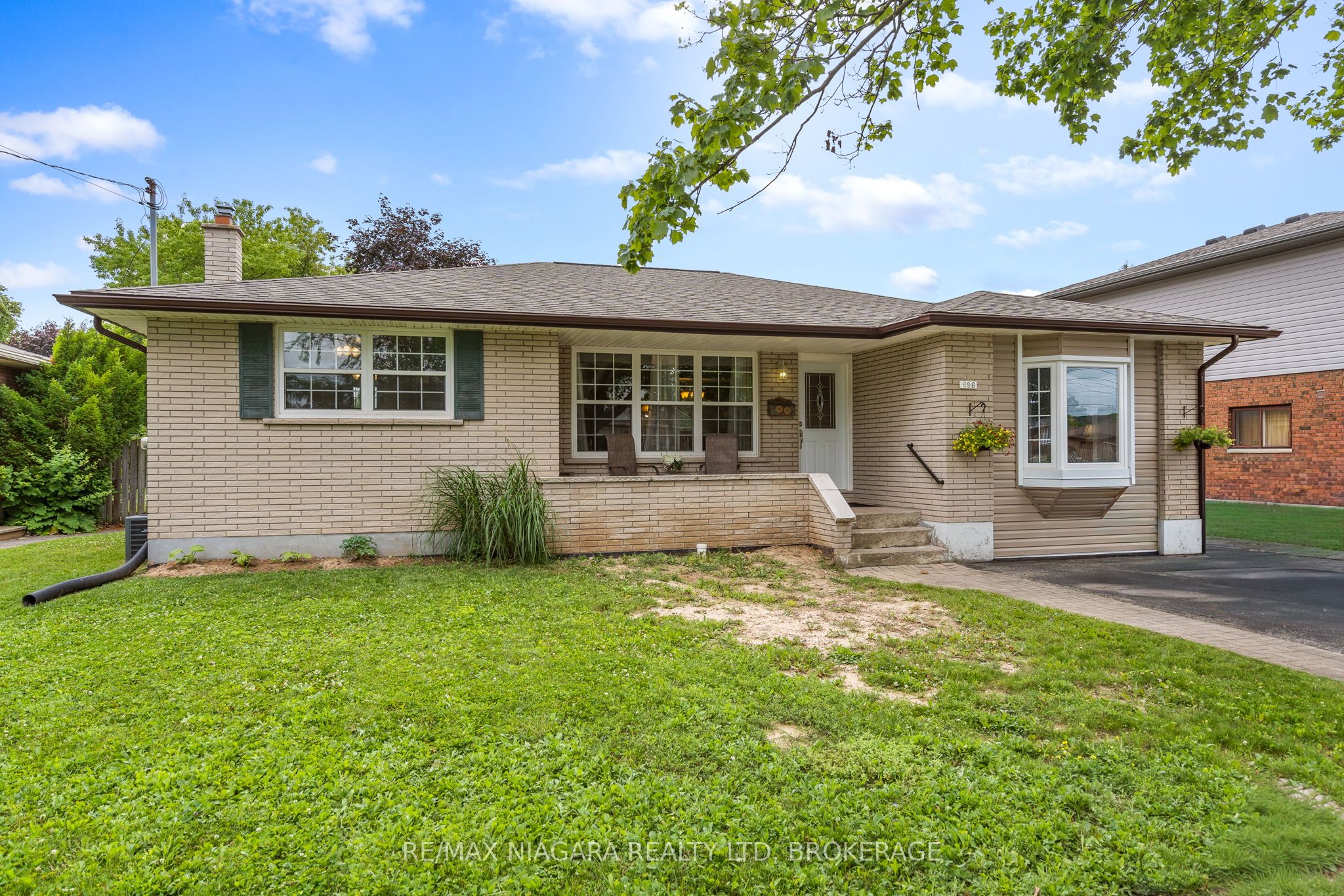 Photo 1 of 29 — 696 Clare Avenue, Welland, ON L3C 3C1