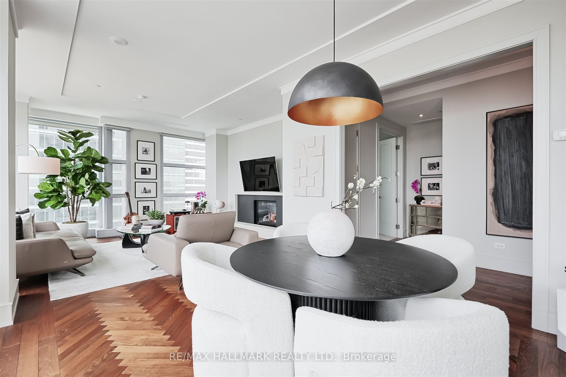 183 Wellington Street W 3303