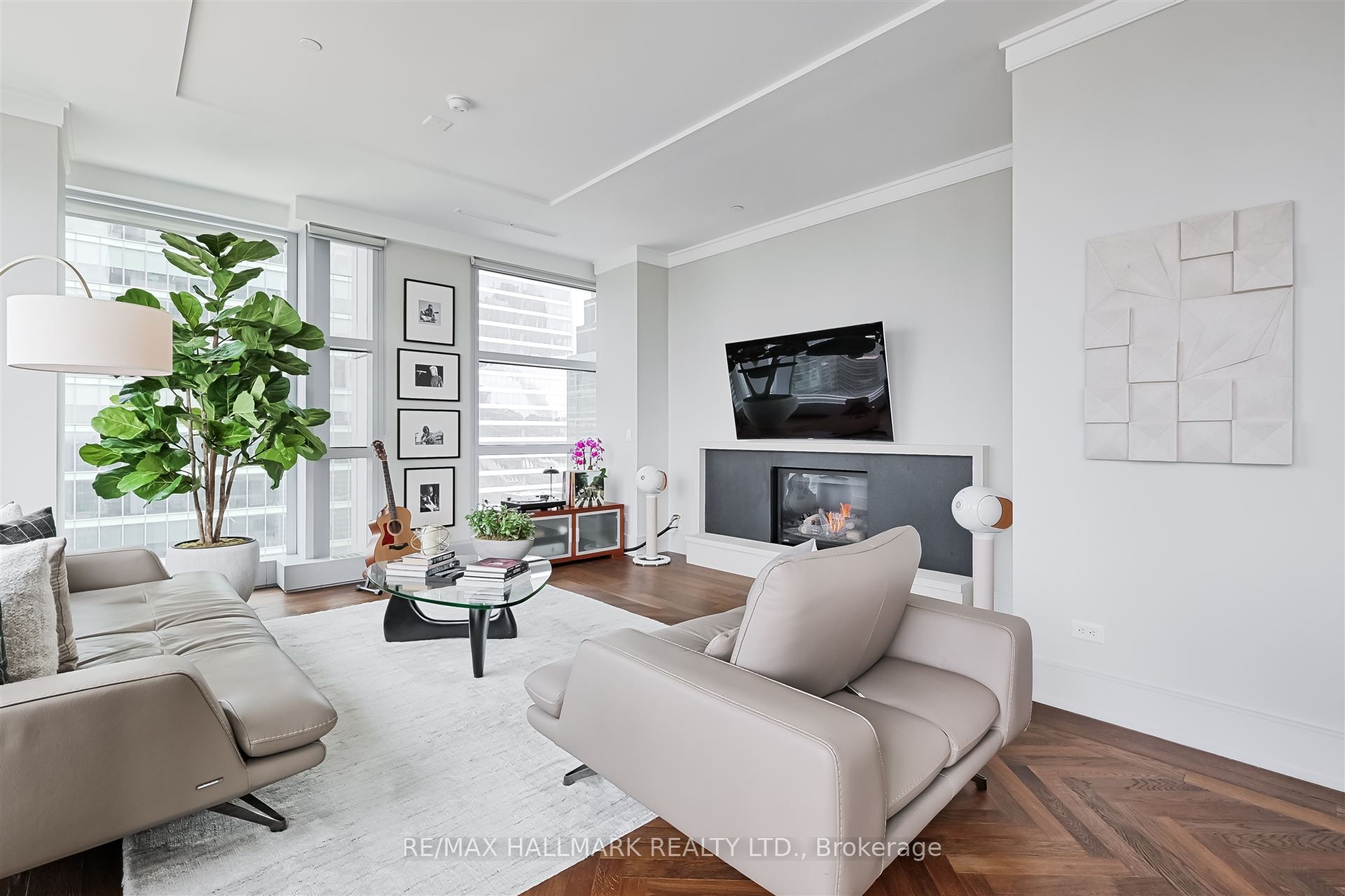 183 Wellington Street W 3303