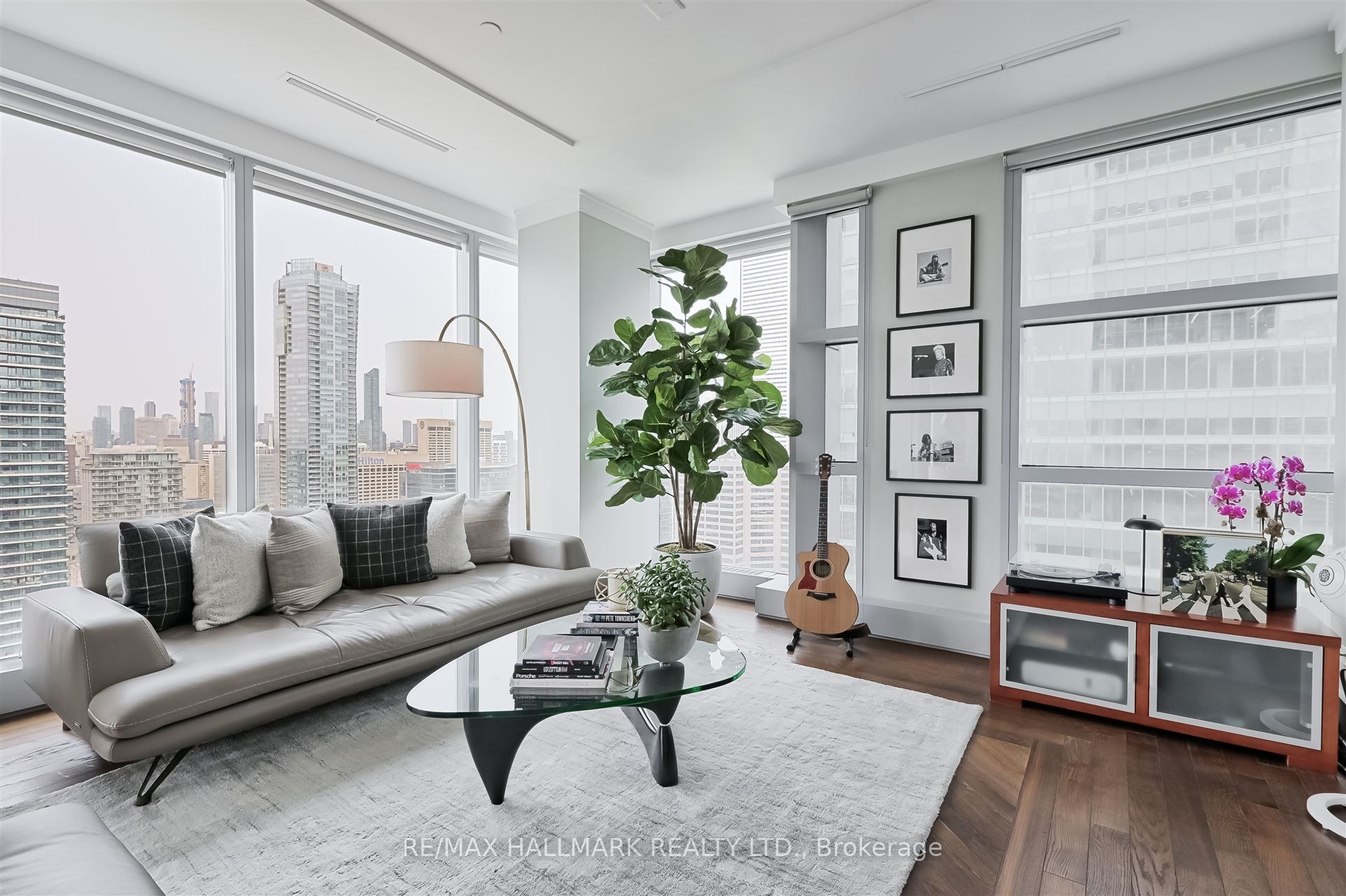 183 Wellington Street W 3303