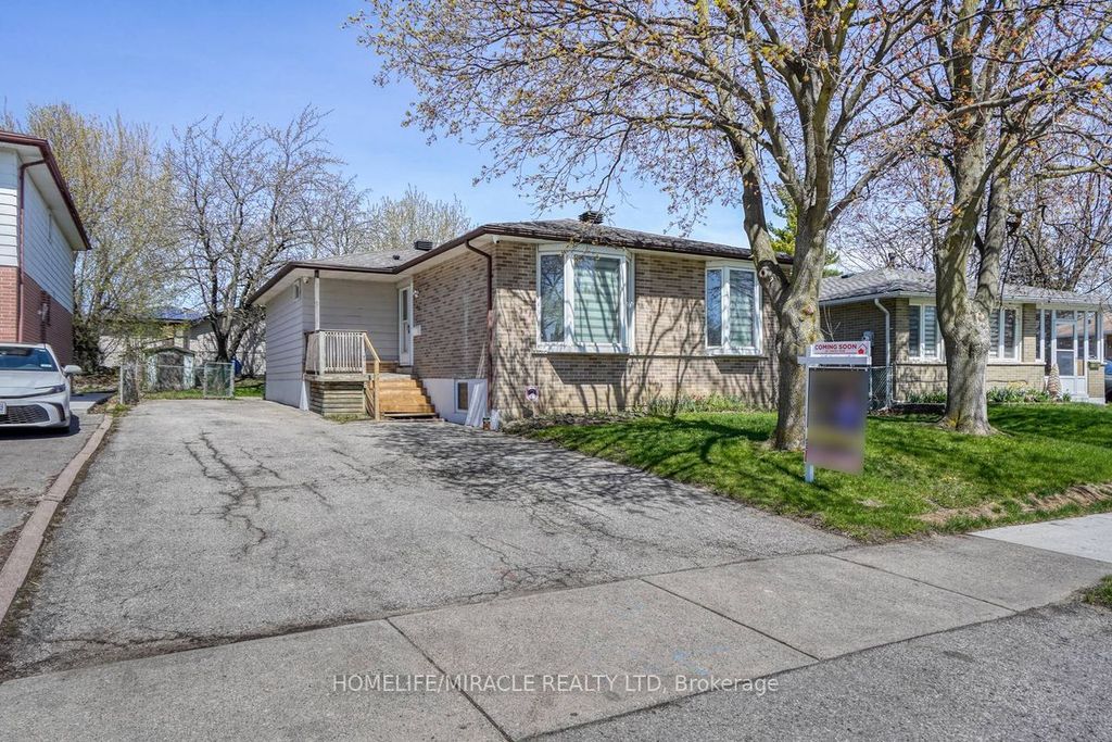 Photo of 40 Reigate Avenue, Brampton, ON L6V 2E3 (MLS # W13075390)
