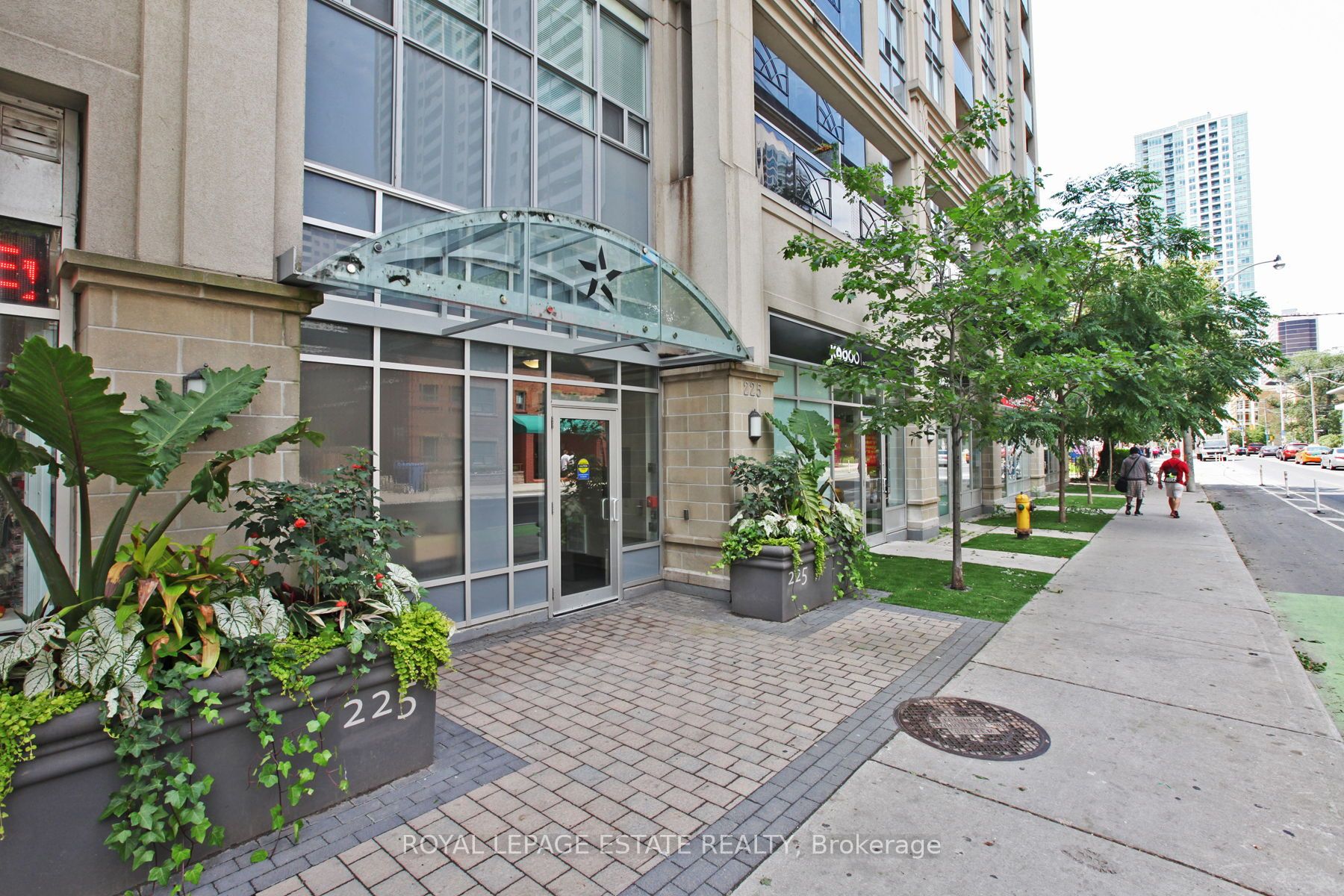 225 Wellesley Street E 512