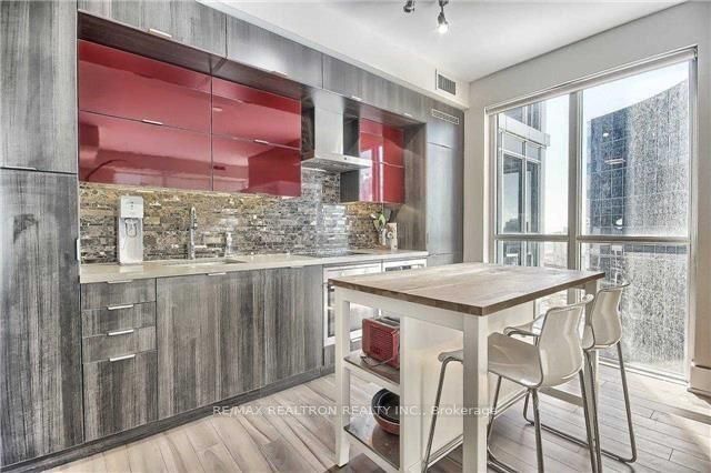 300 Front Street W 1712