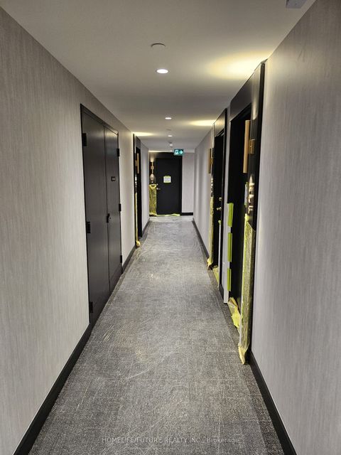 5 Lakeview Avenue 207 Toronto ON M6J 0H3