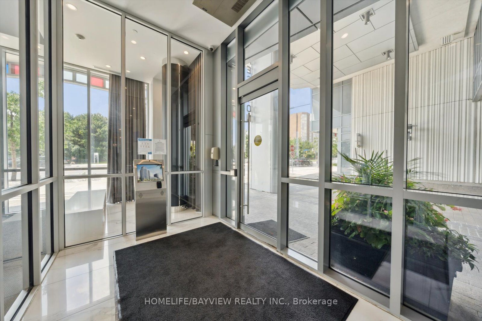 9471 Yonge Street 220