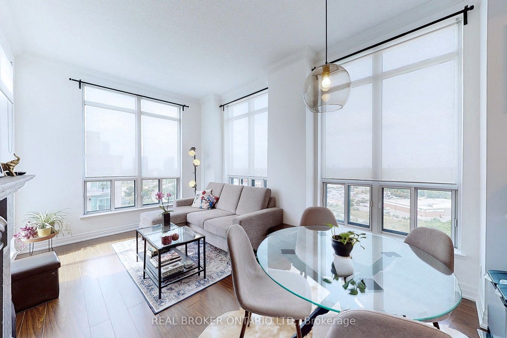 Photo of 2087 Lake Shore Boulevard W #PH7, Toronto, ON M8V 4G3 (MLS # W13783908)
