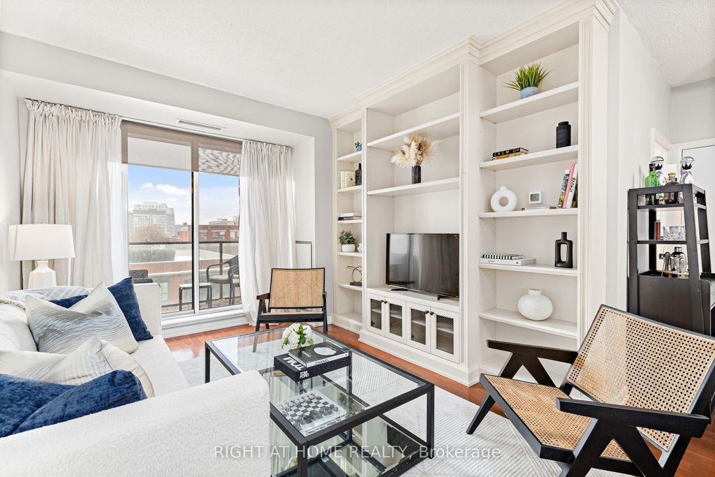 Photo of 18 Beverley Street #703, Toronto, ON M5T 3L2 (MLS # C12290982)