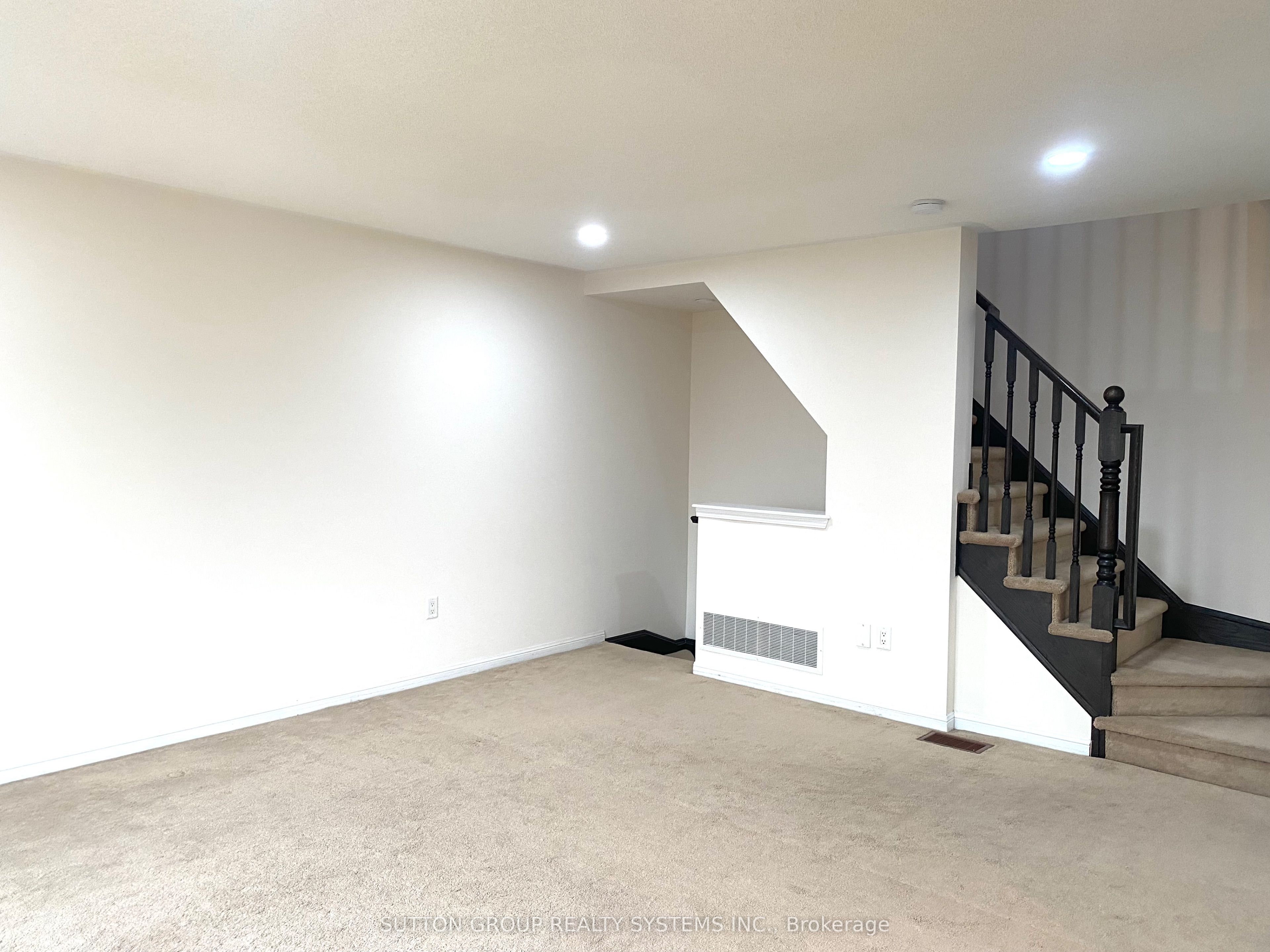 39 Suitor Court