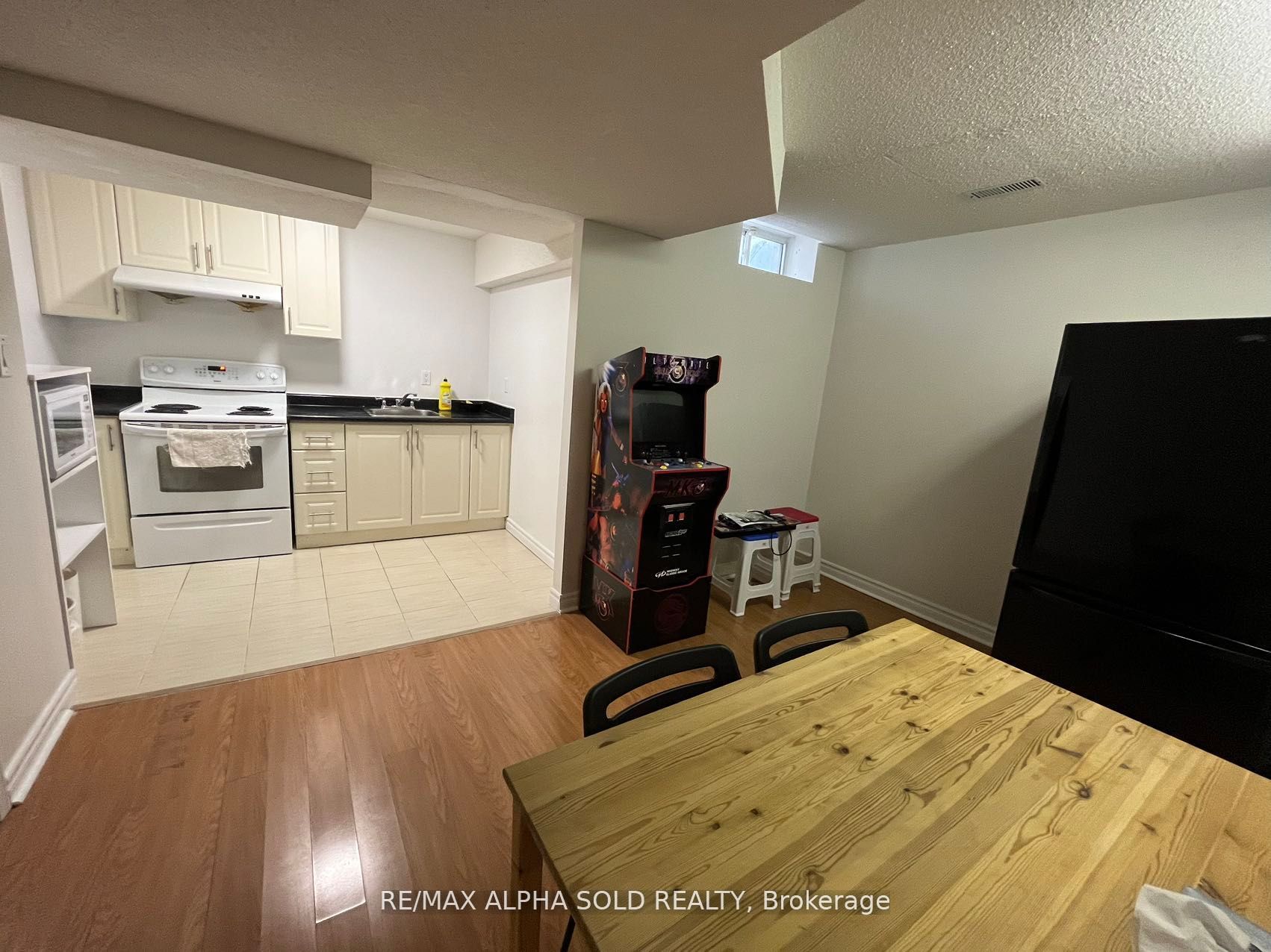 79 GREENSBORO Drive bsmt