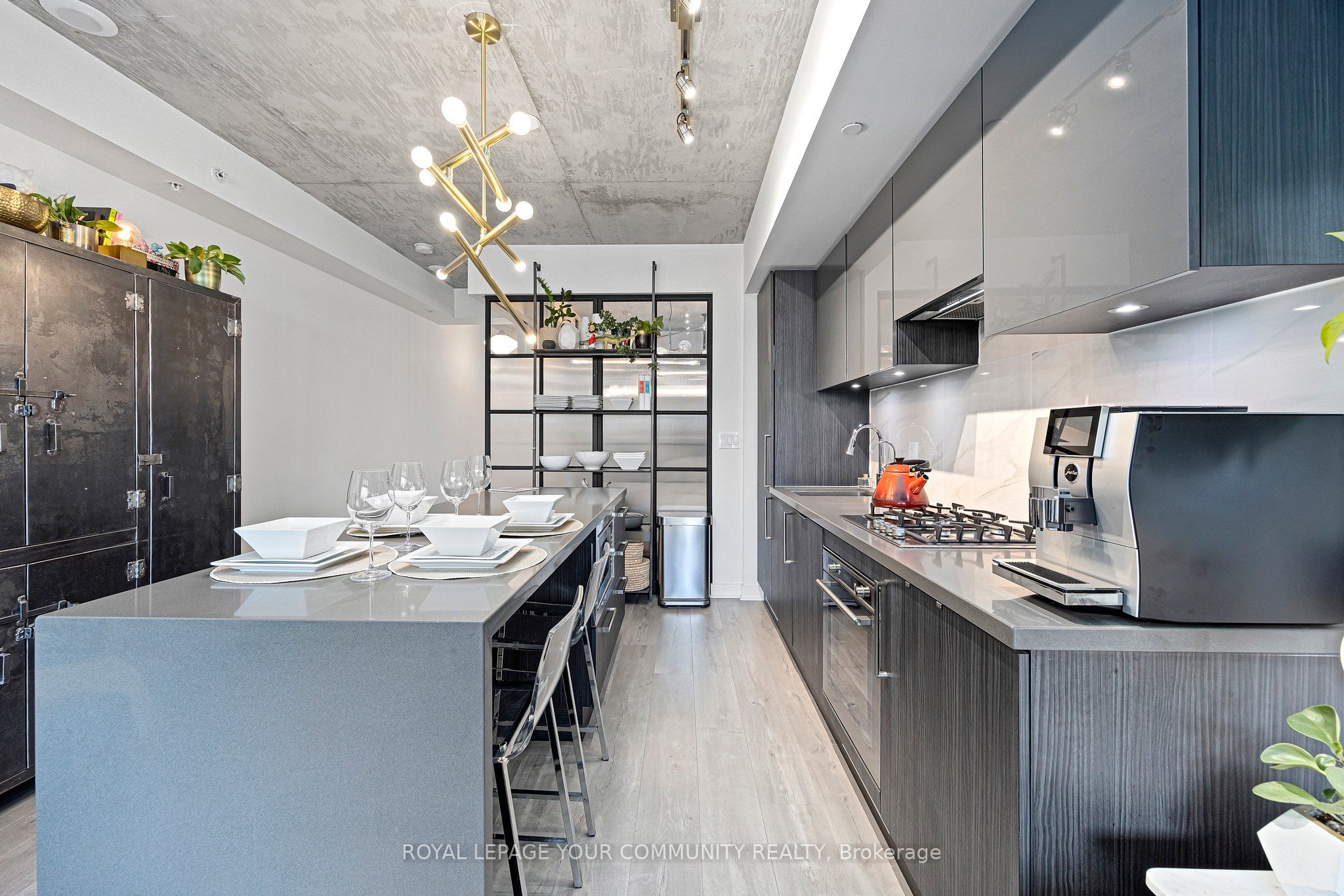 109 Ossington Avenue 216