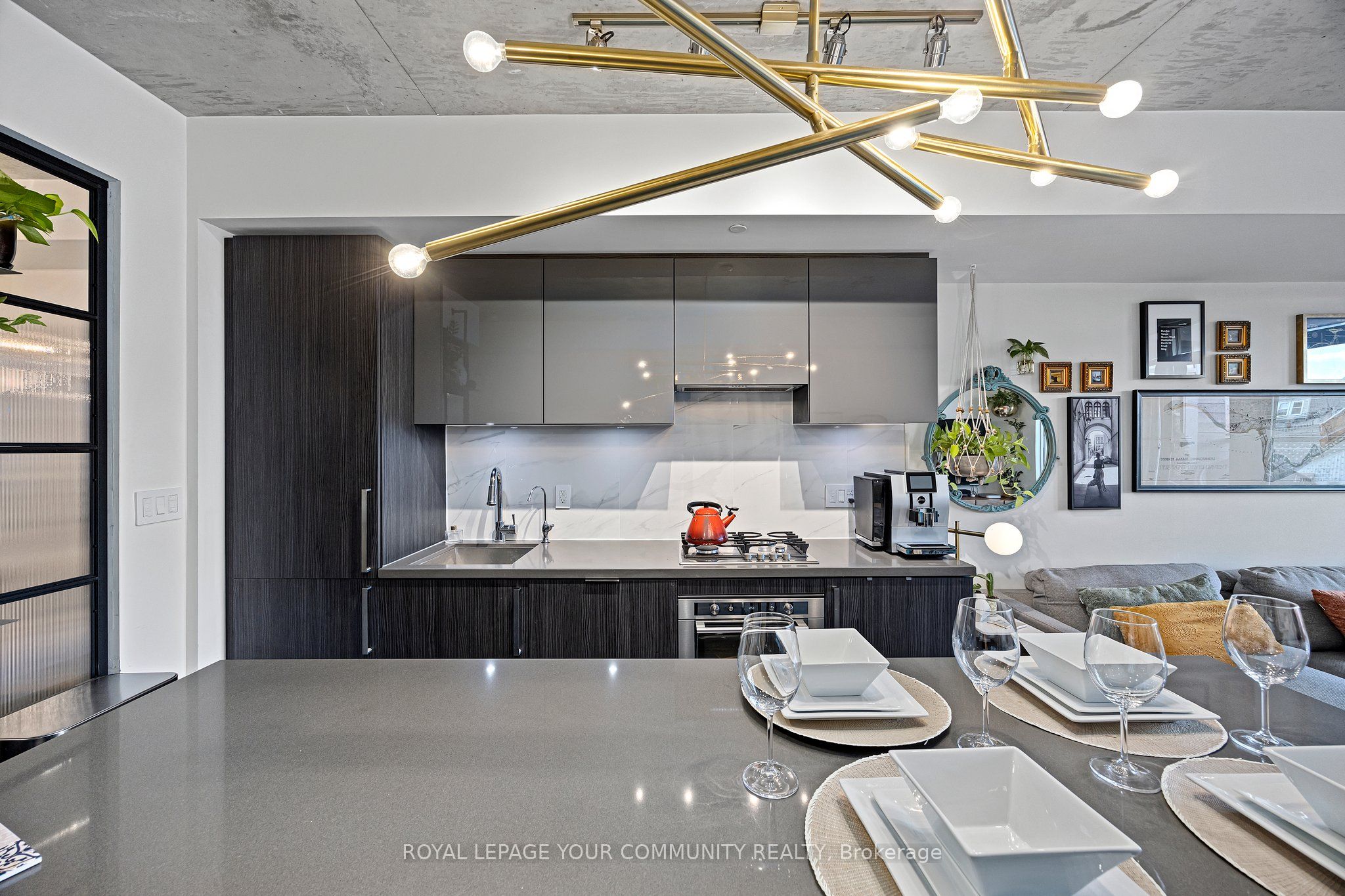 109 Ossington Avenue 216
