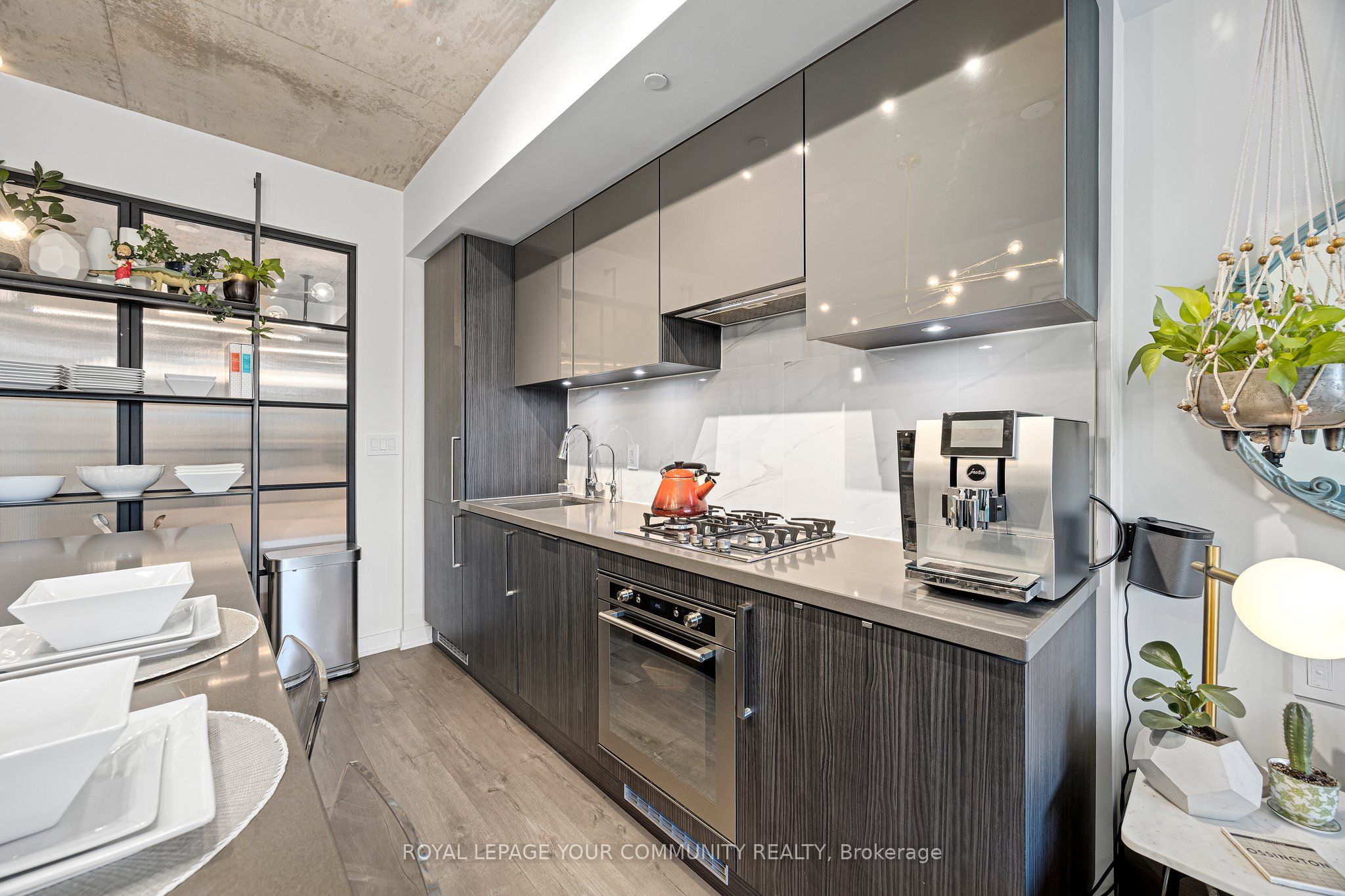109 Ossington Avenue 216