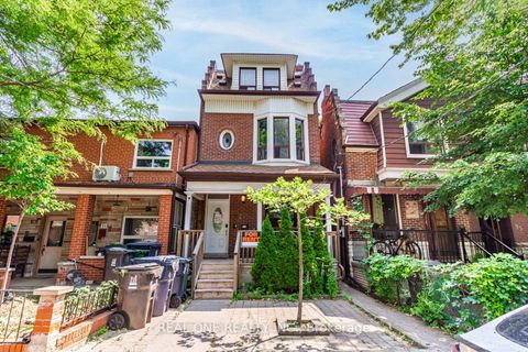 97 Lippincott Street Toronto ON M5S 2P2