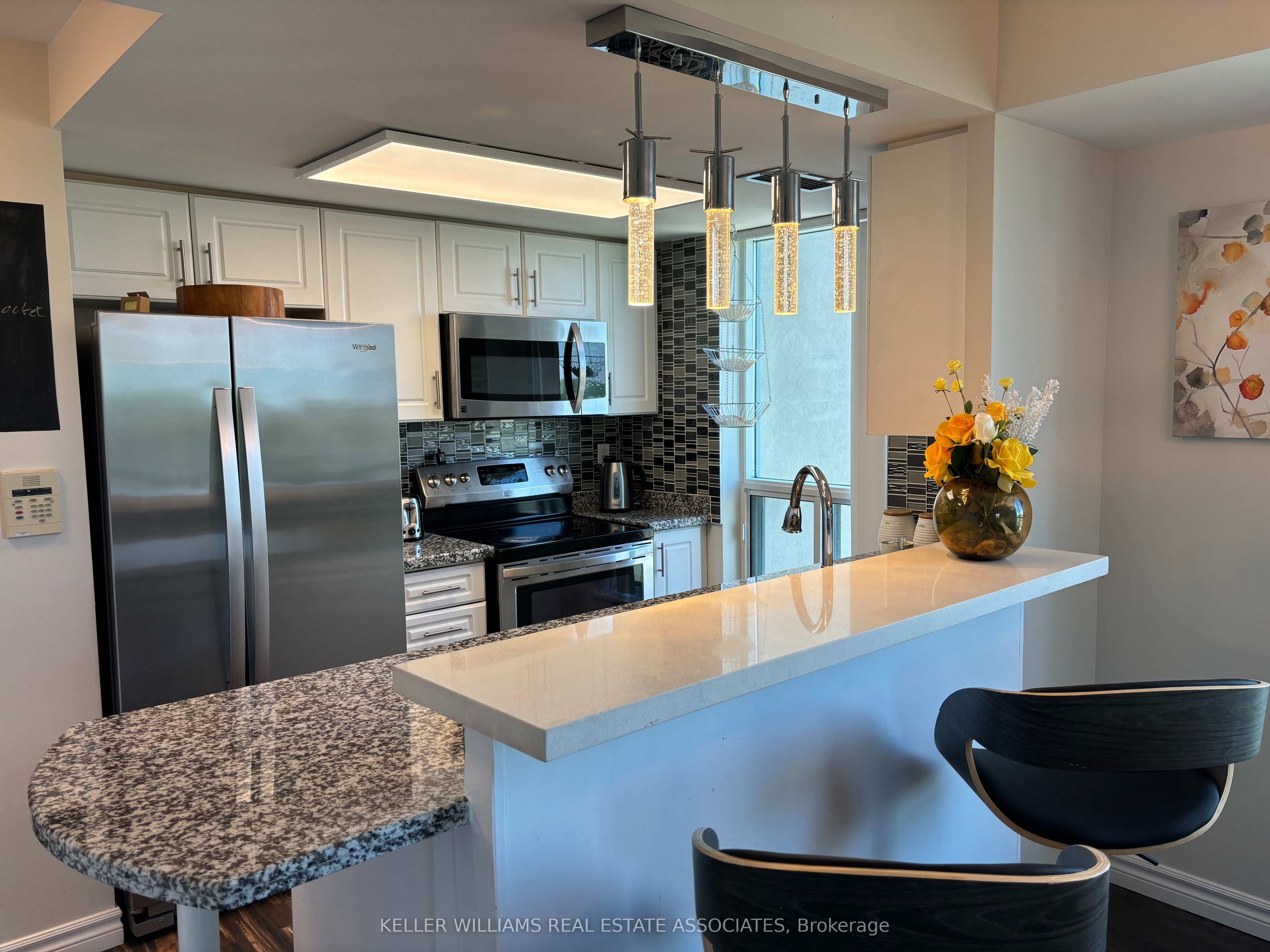 2585 Erin Centre Boulevard 809