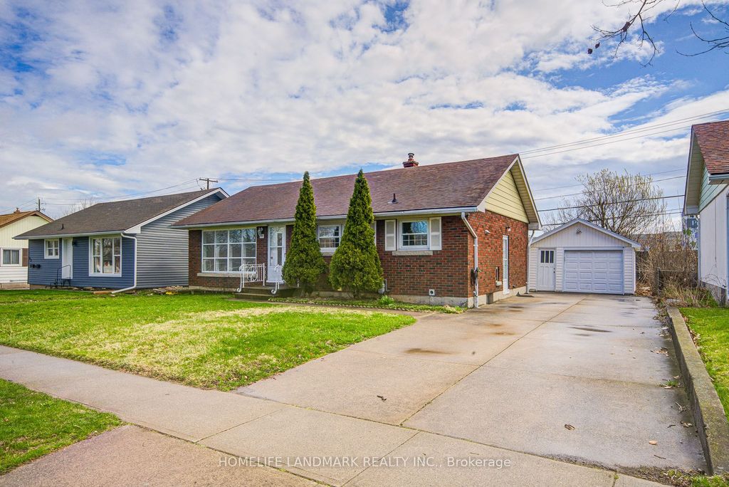 Photo of 95 Jacobson Avenue, St. Catharines, ON L2T 3A4 (MLS # X12996276)
