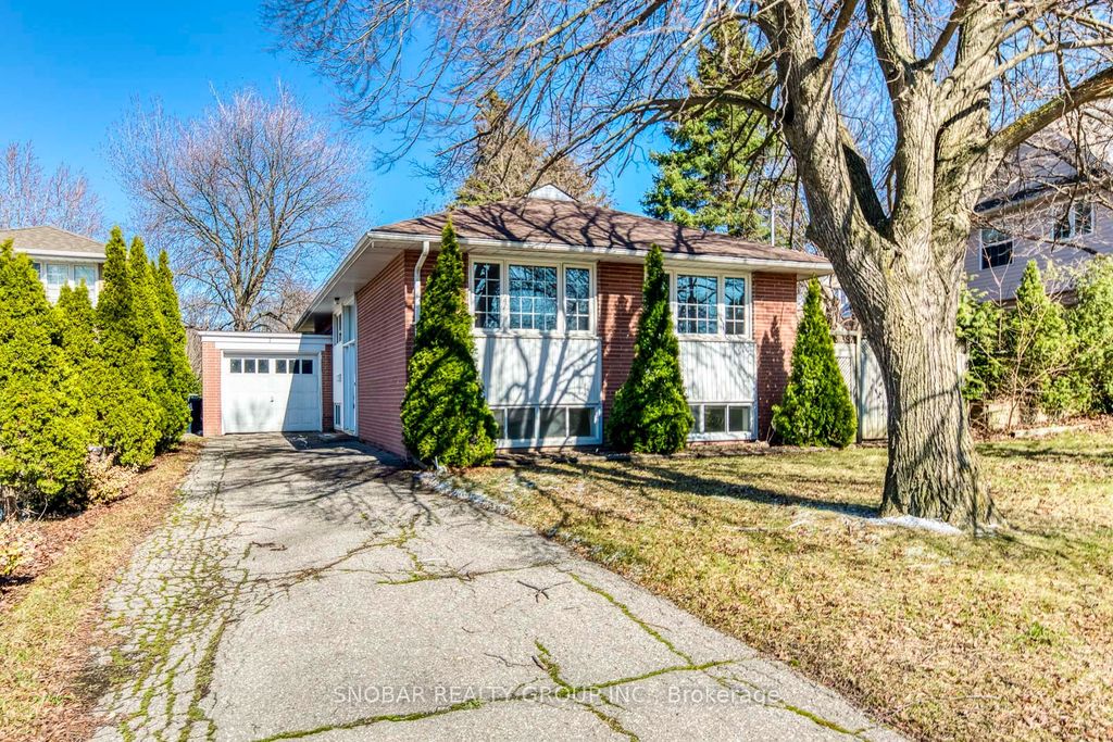 Photo of 7 Golfwood Heights, Toronto, ON M9P 3L8 (MLS # W12974424)