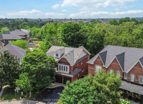 6 Braddock Court Whitby ON L1M 2N1