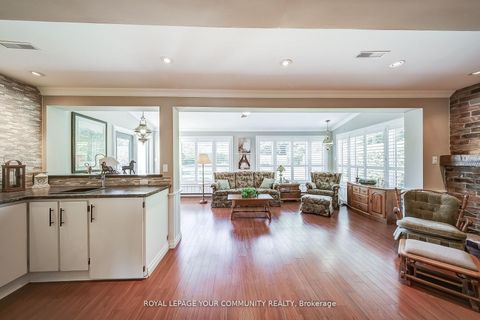 Photo of 36 Devins Drive, Aurora, ON L4G 2Z1 (MLS # N12469927)