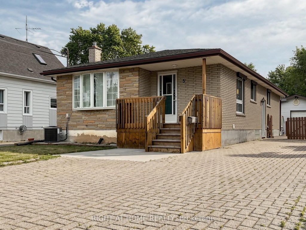 Photo of 5 Dundonald Street, St. Catharines, ON L2P 2A8 (MLS # X13428822)