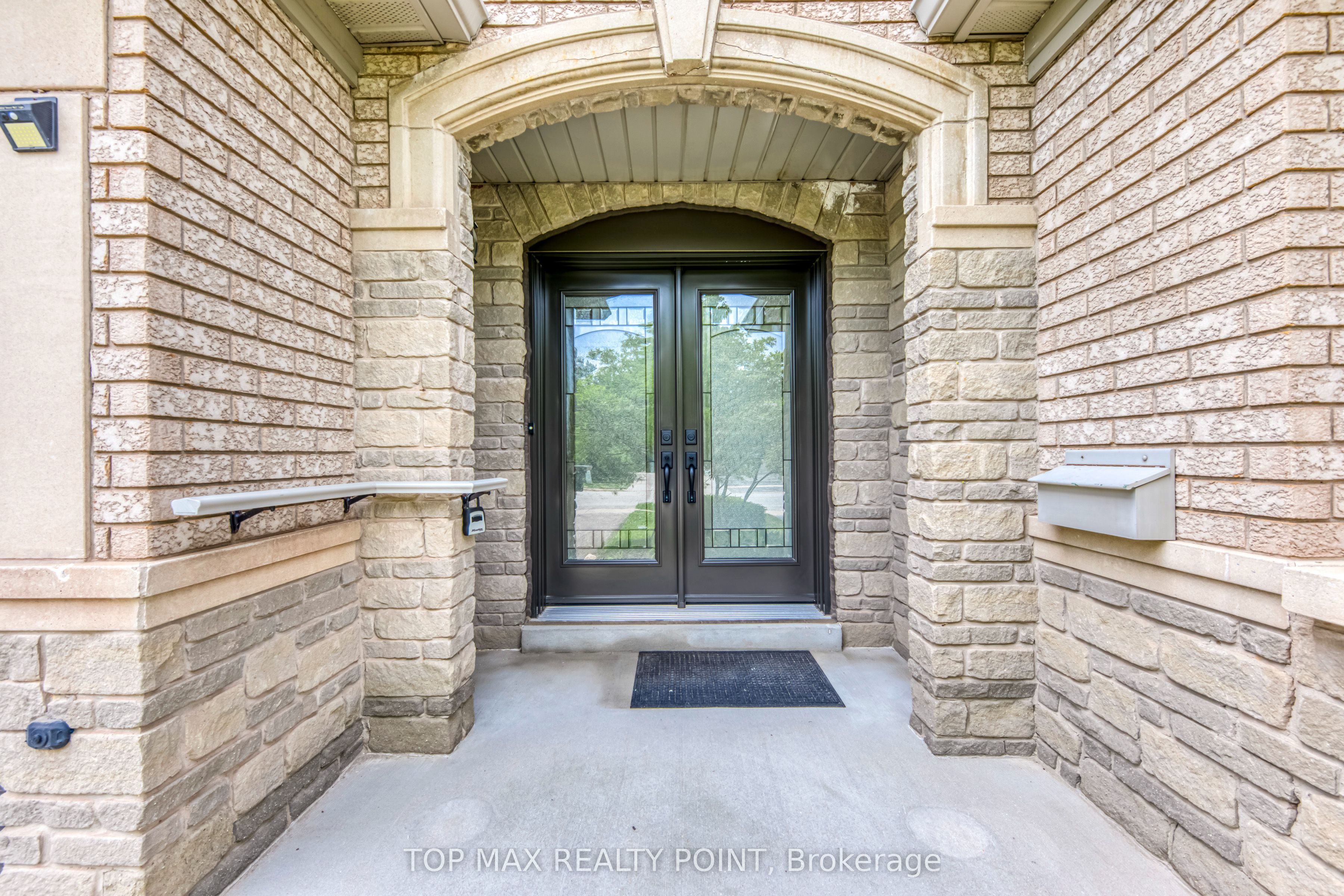 2250 Rockingham Drive 4