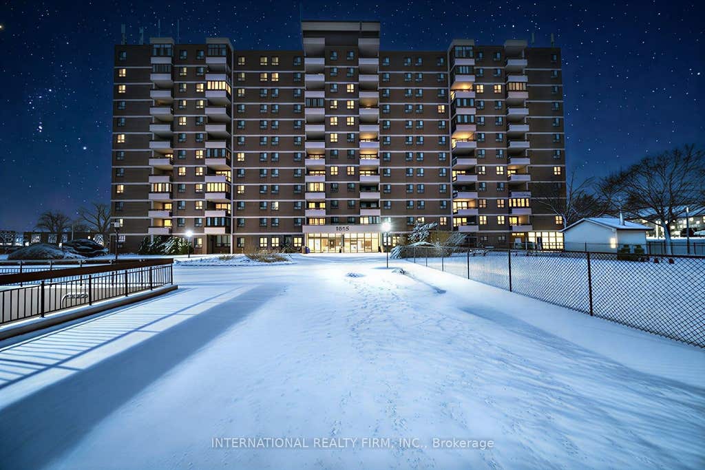 Photo of 1615 Bloor Street #801, Mississauga, ON L4X 1S2 (MLS # W13564742)
