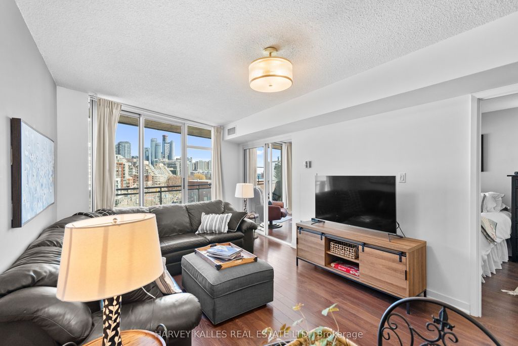 Photo of 650 Queens Quay N/A W #803, Toronto, ON M5V 3N2 (MLS # C13052574)
