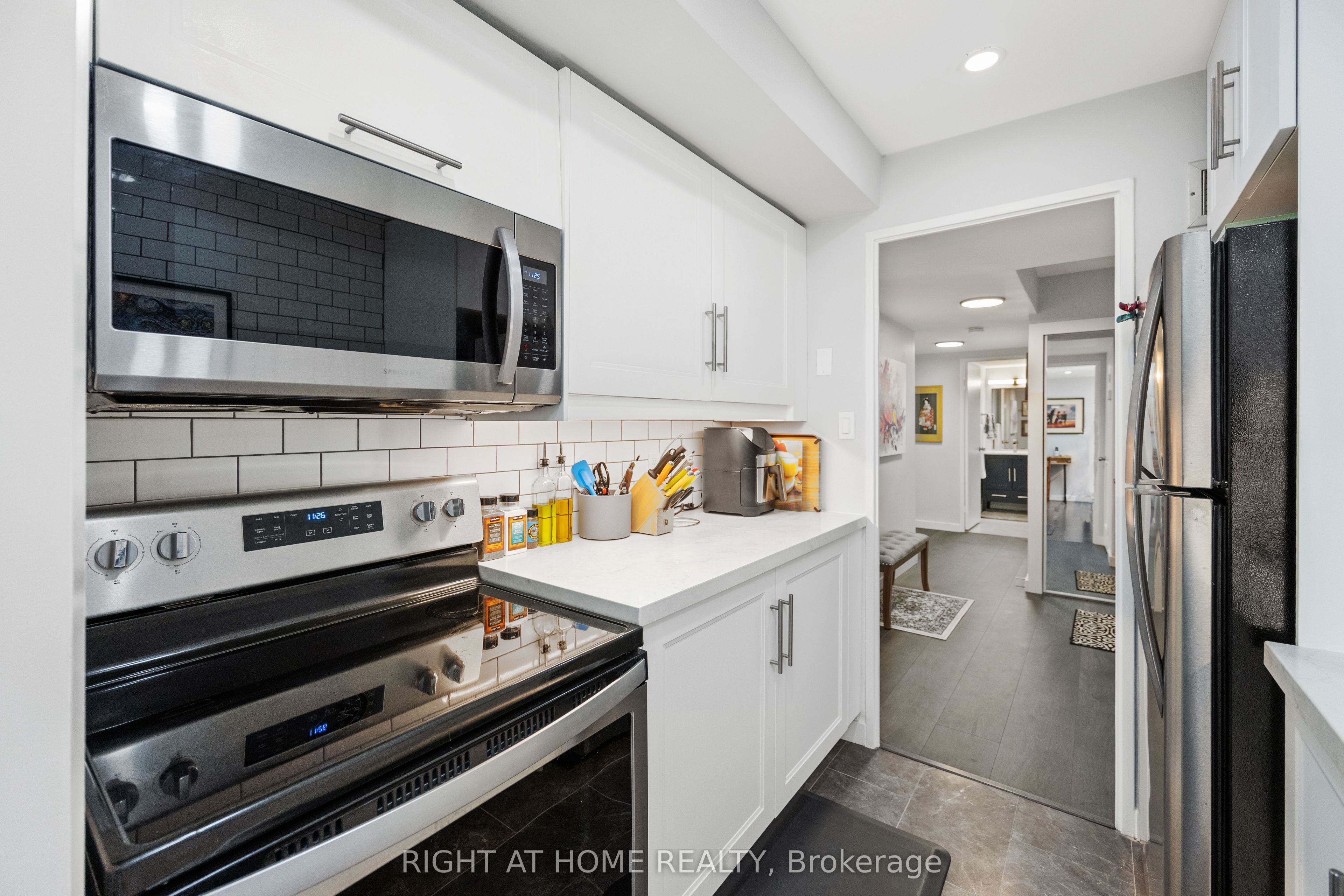 1333 Bloor Street 905