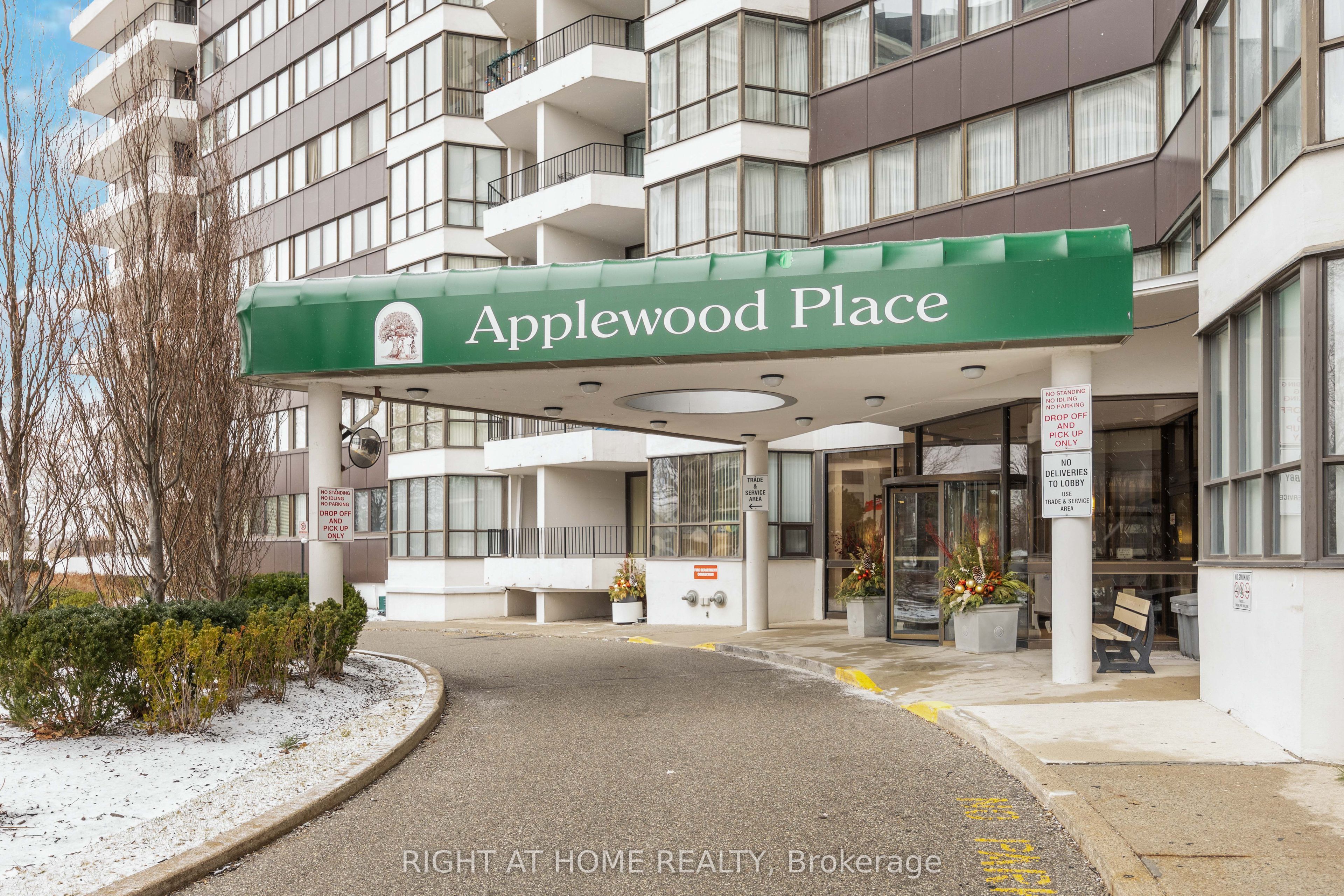 1333 Bloor Street 905