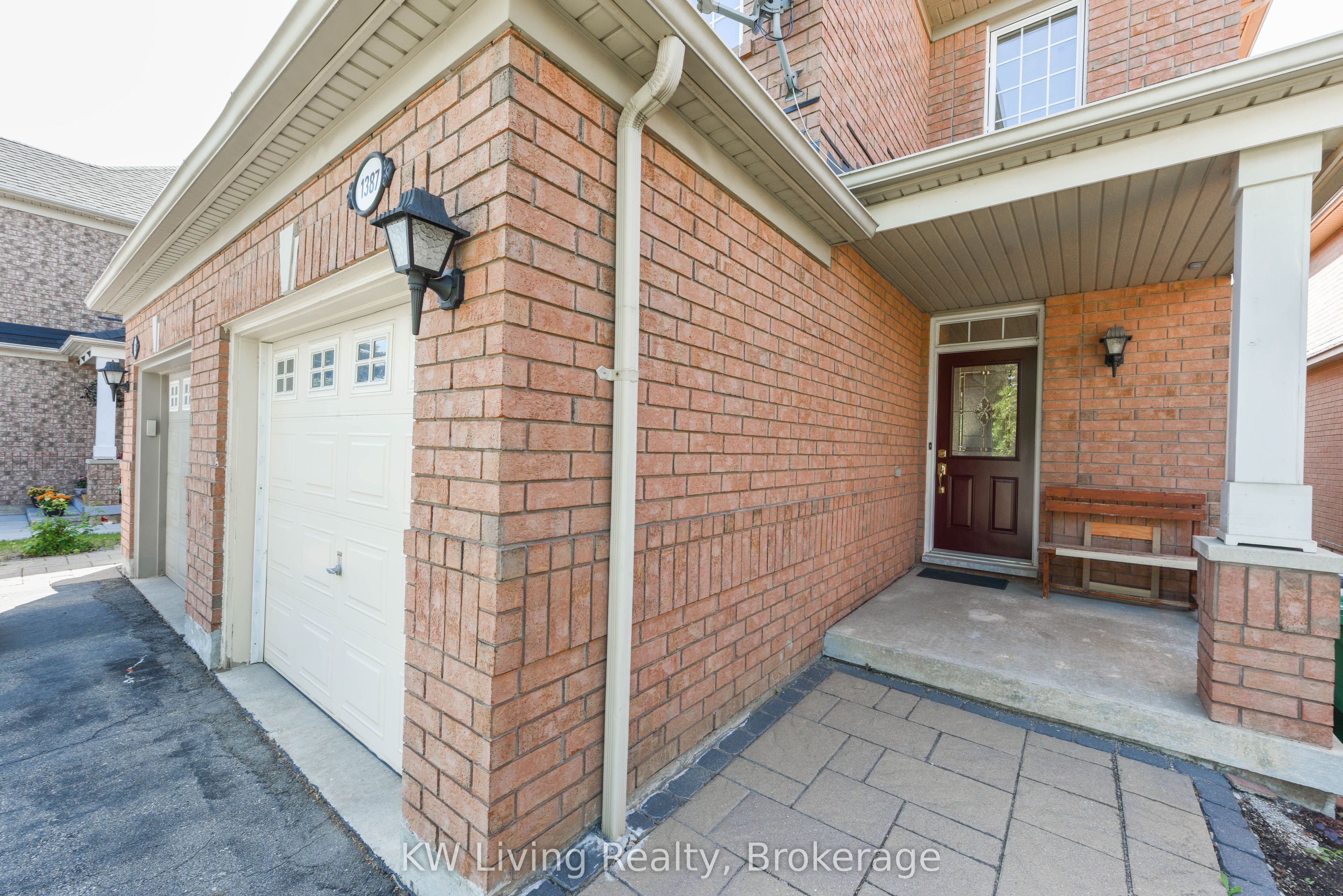 1387 Weir Chase