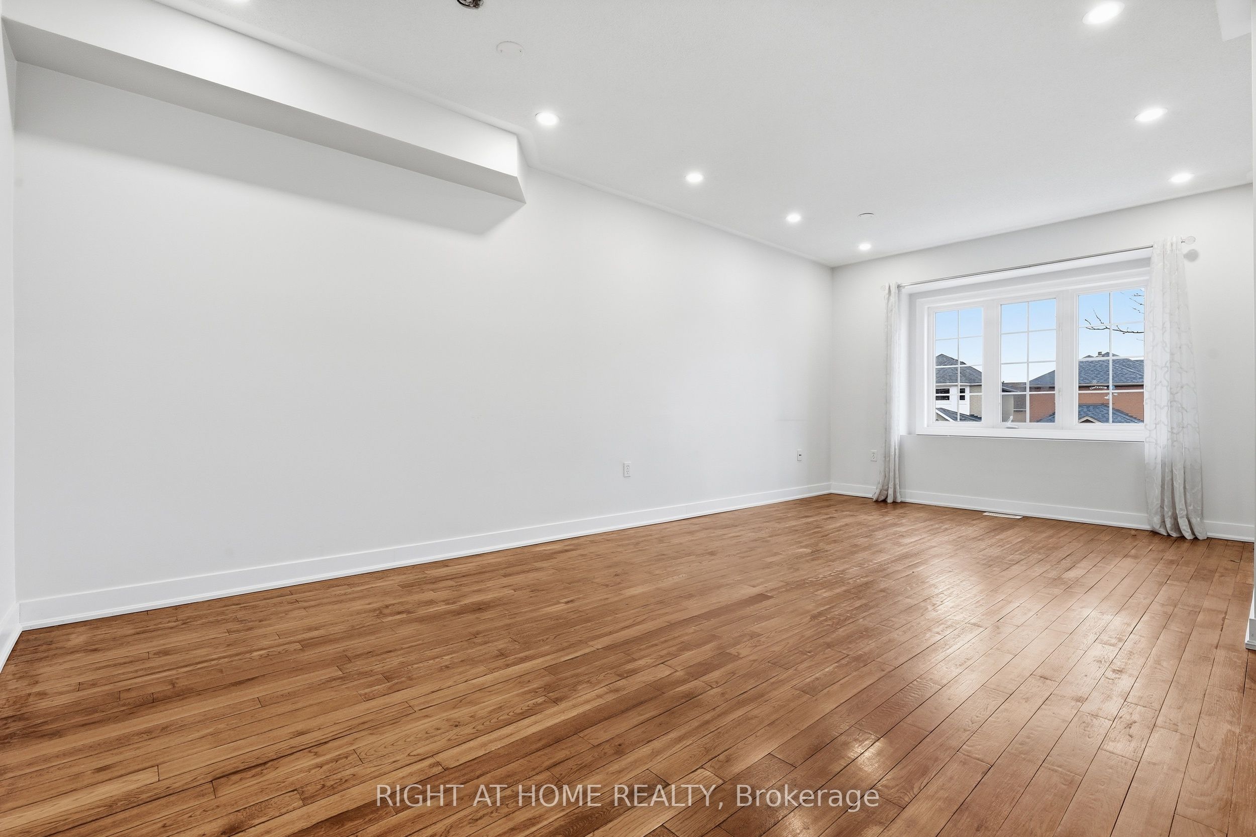 833 Escobar Crescent