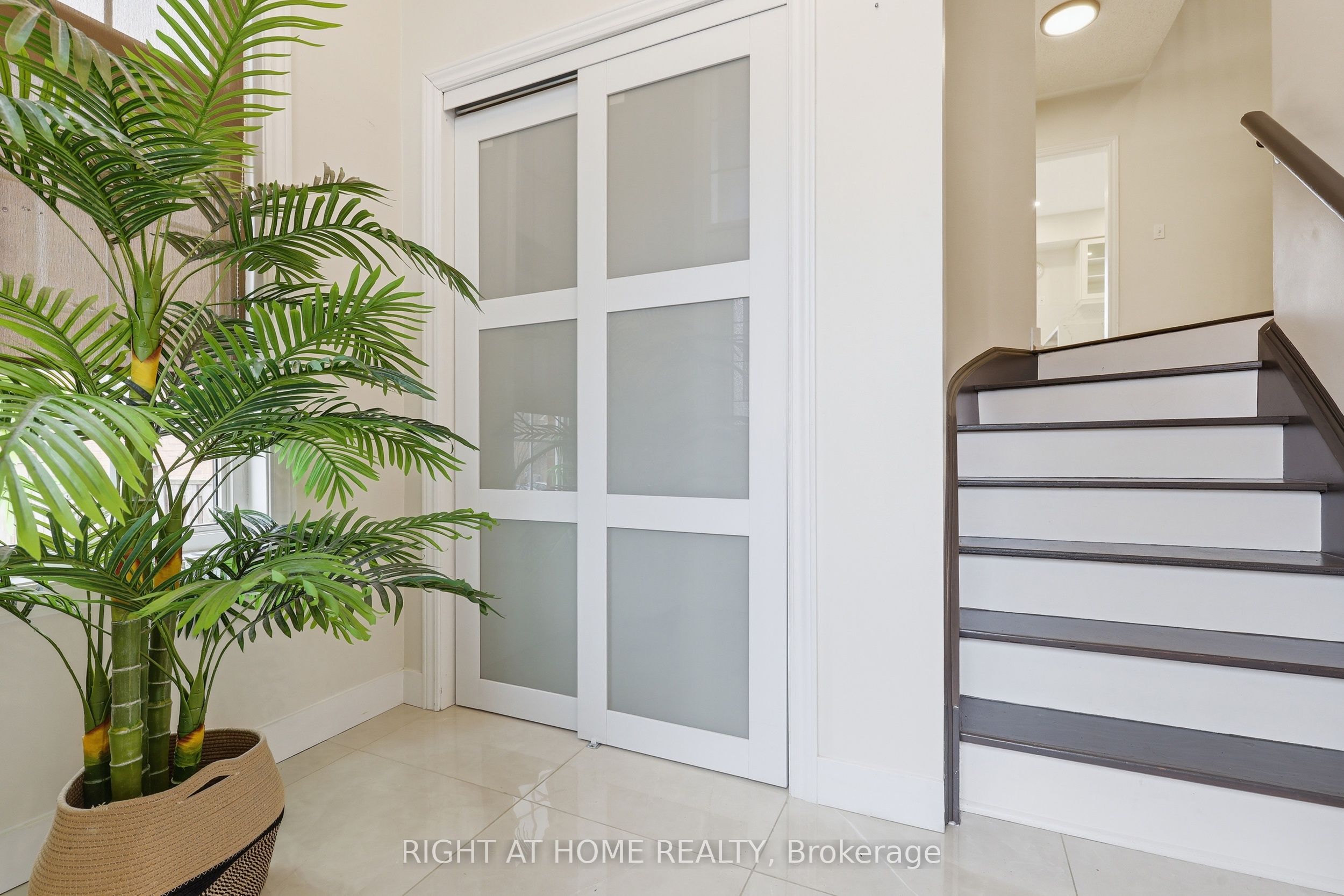 833 Escobar Crescent