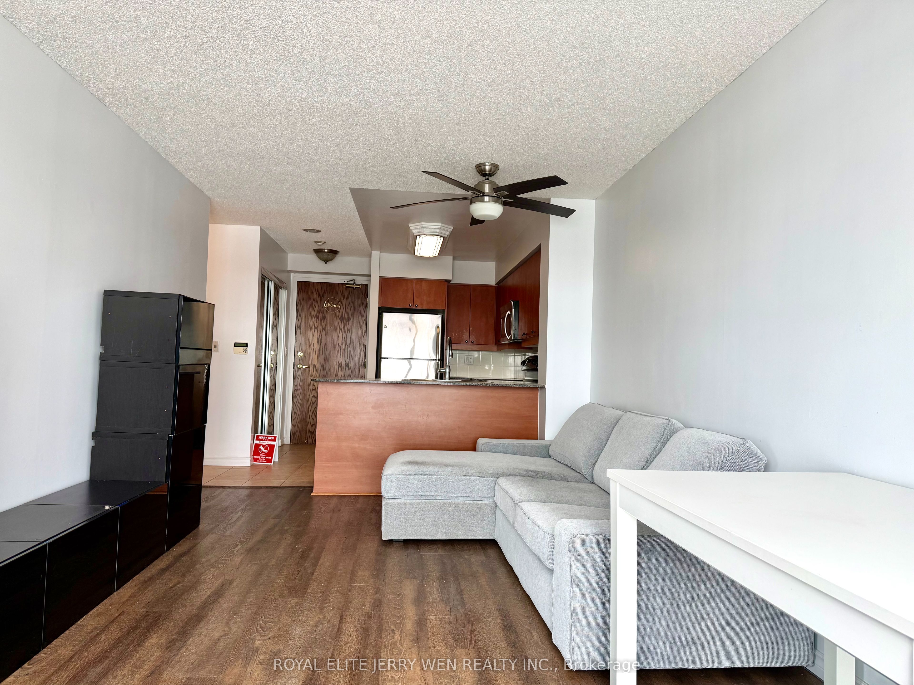 185 Oneida Crescent 1003