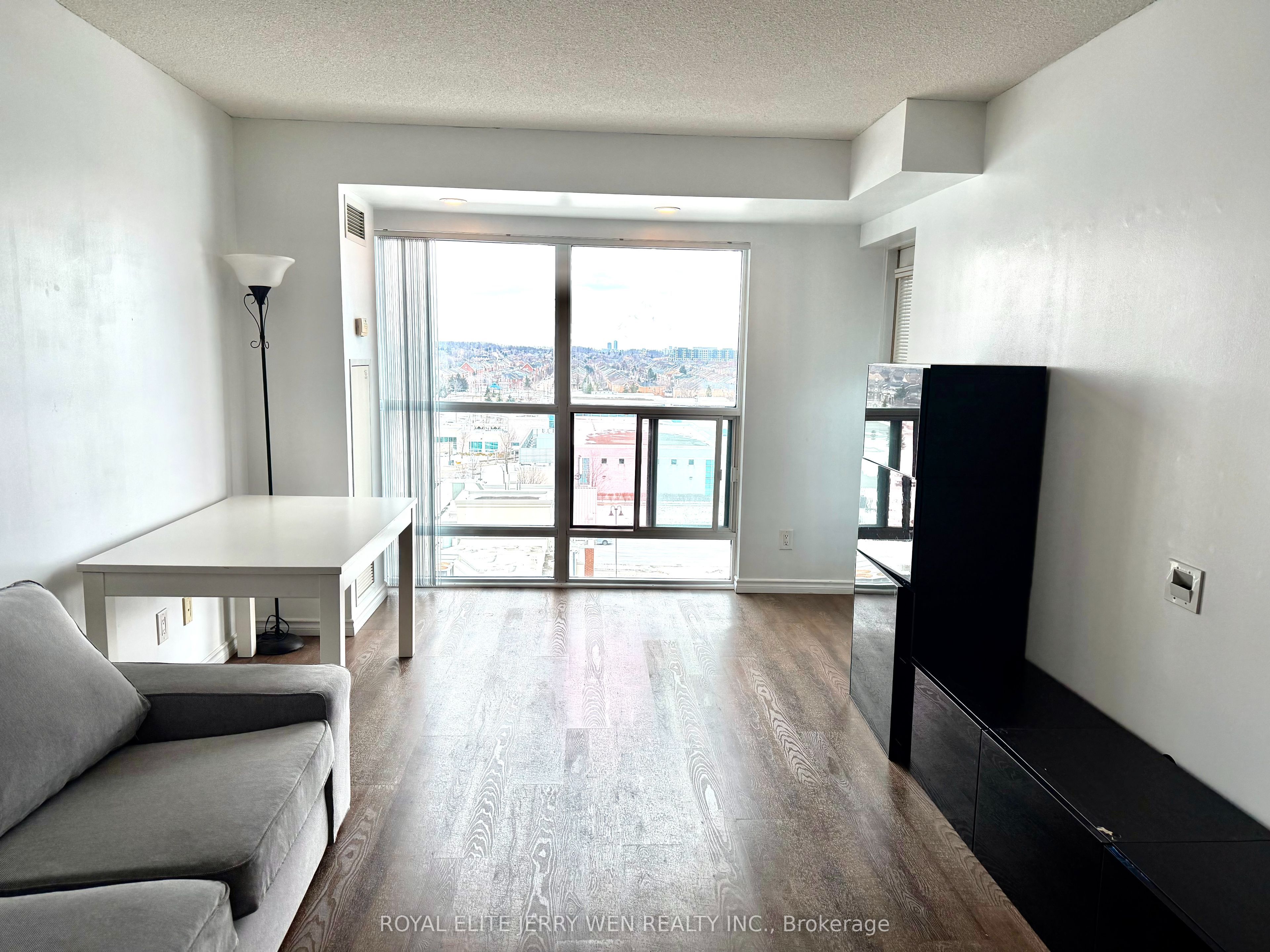 185 Oneida Crescent 1003