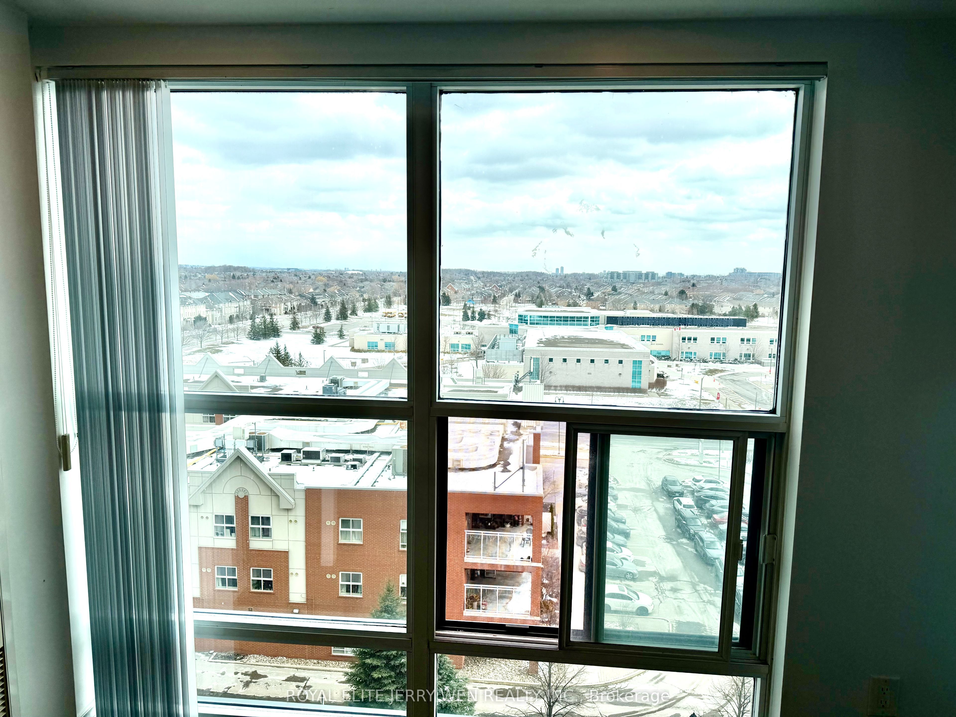 185 Oneida Crescent 1003