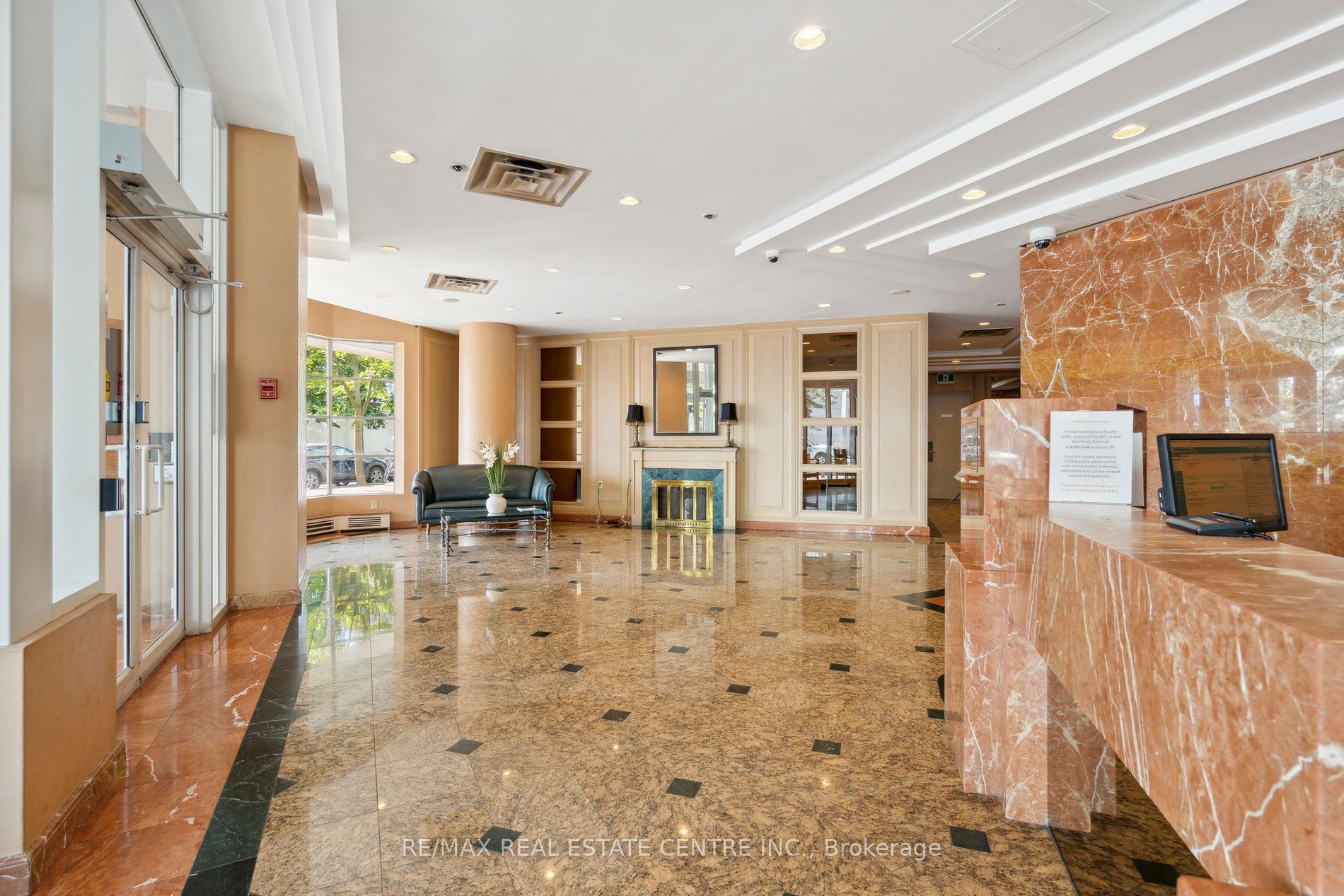 251 Queens Quay W 504