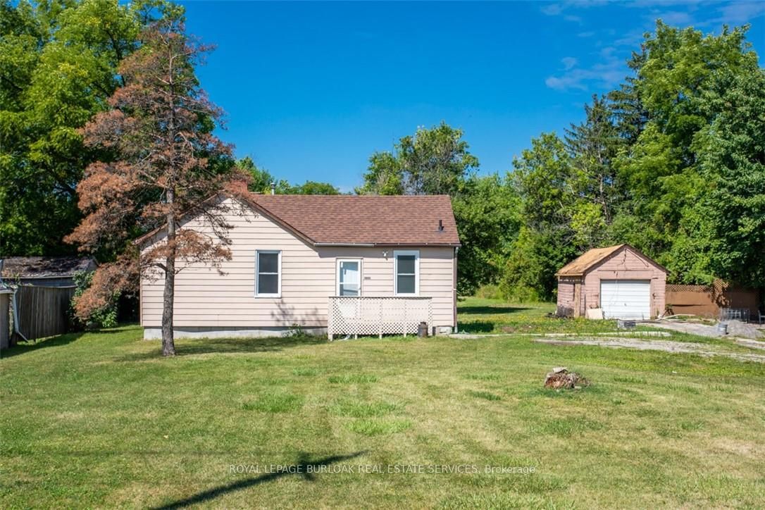 2712 Upper James Street