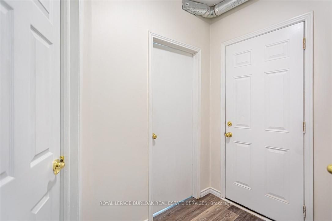 2712 Upper James Street