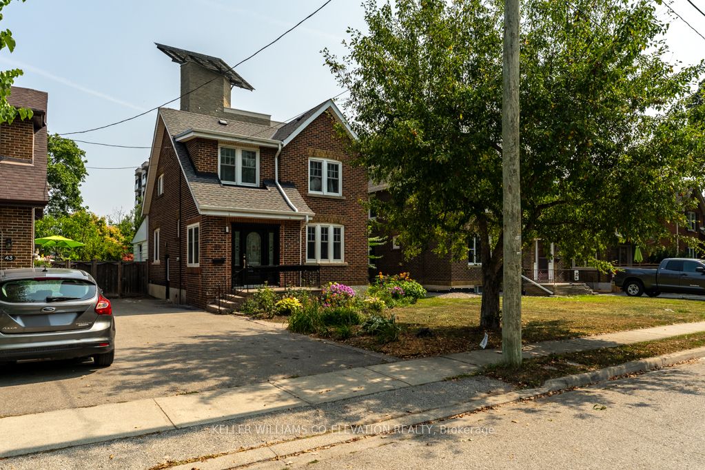 39 Court Street N