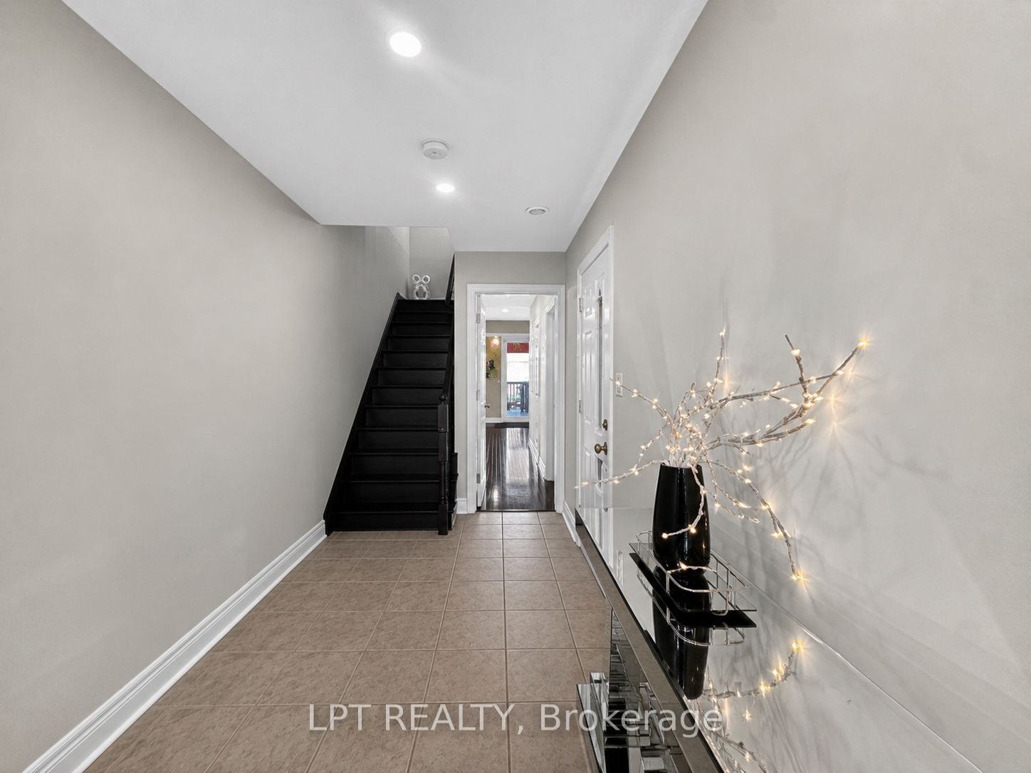 44 Cedar Lake Crescent