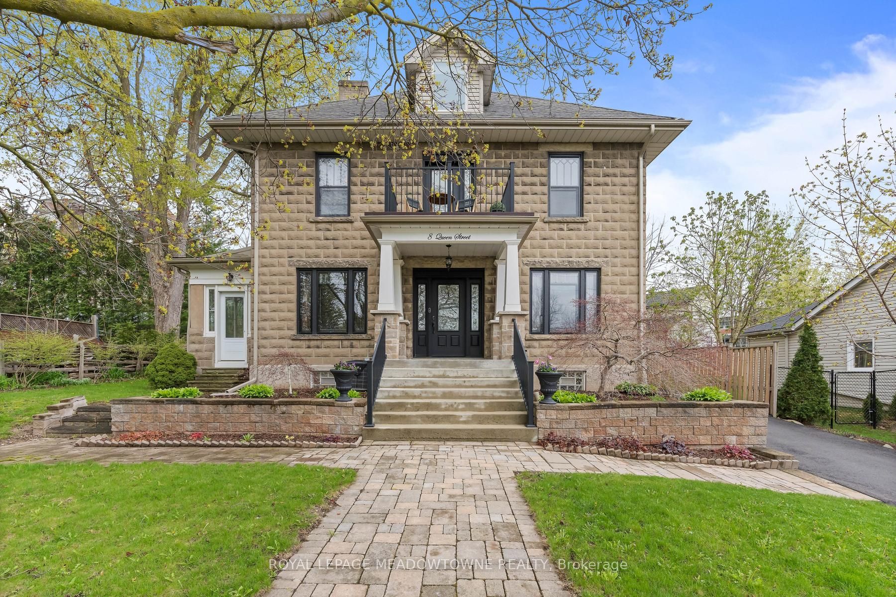 8 Queen Street
