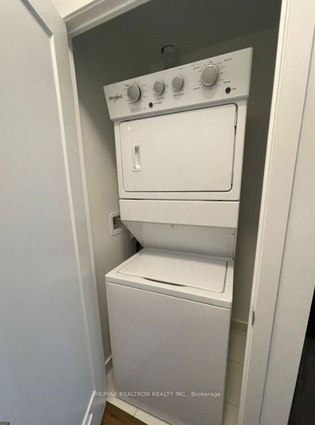 Photo of 95 Oneida Crescent #804, Richmond Hill, ON L4B 0H5 (MLS # N12408261)